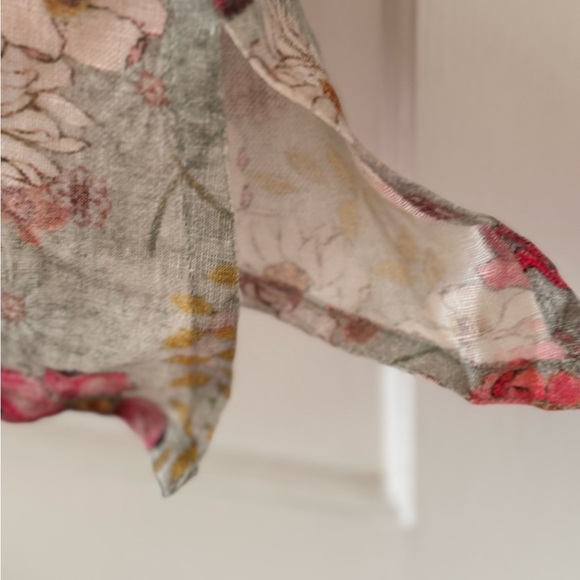 Linen& Linens Assymetrical Hem Floral Tunic - Picture 9 of 16